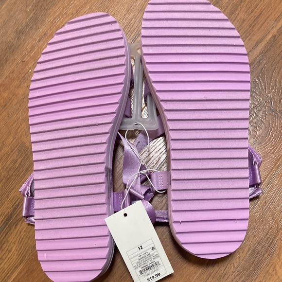 🎉FINAL PRICE!🎉 NWT Shade & Shore Lavender Velcro Strap Sandals Assorted… - Picture 2 of 4